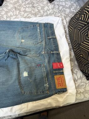 Levi's 569 Loose Straight Jeans in Light Denim Blue
